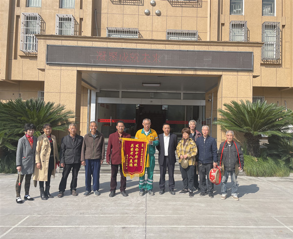 暖心慰問 榮獲錦旗——縉云紅獅構(gòu)建和諧村企關系