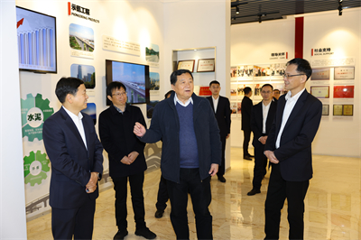 2023年2月，中國水泥協(xié)會會長高登榜來紅獅集團(tuán)調(diào)研指導(dǎo)