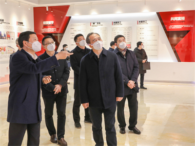 2023年1月，浙江省委常委、組織部長王成來紅獅集團調(diào)研企業(yè)黨建、“未來工廠”、人才建設(shè)等工作